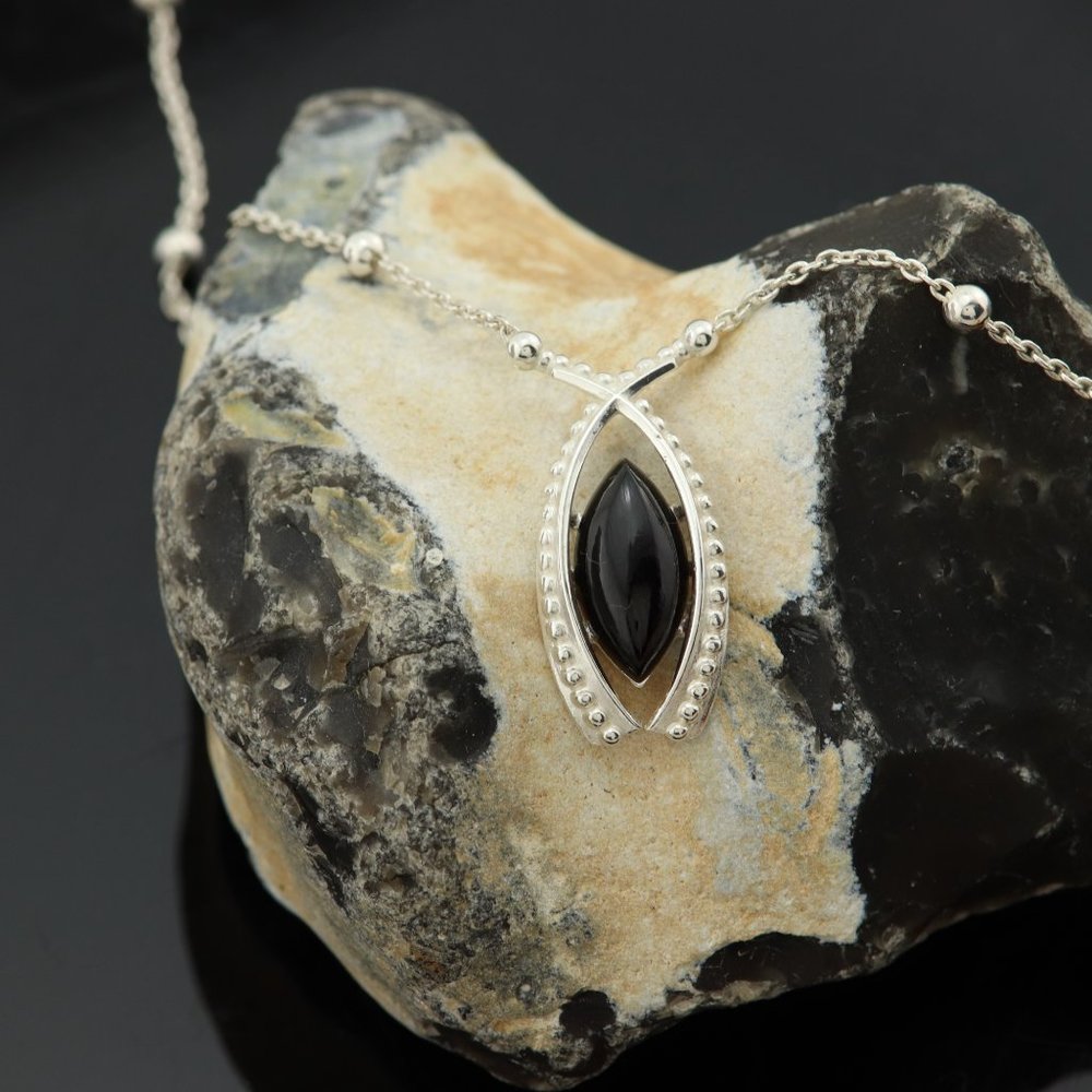 Sterling silver necklace with natural Baltic amber - Picture 3 of 11